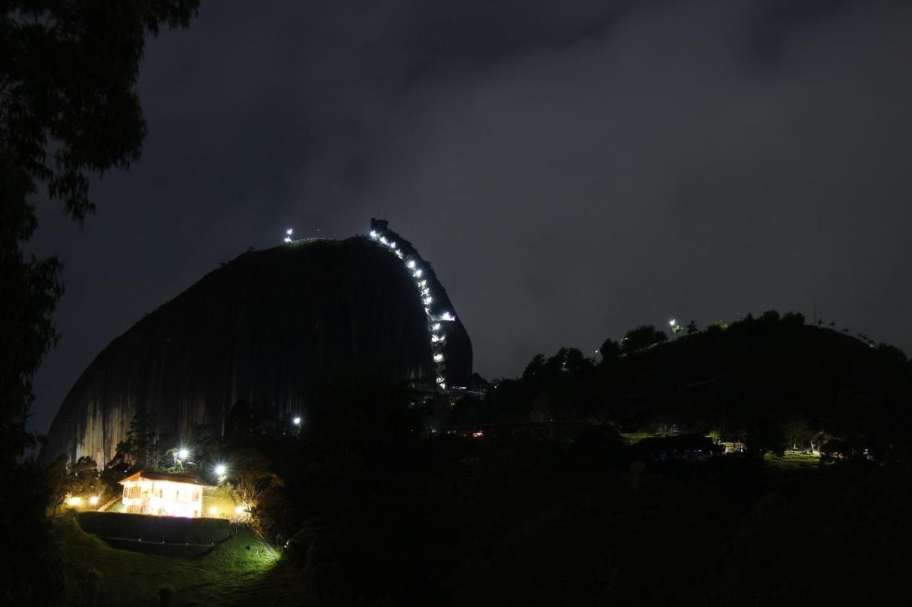 Ecolodge Bahia Del Penon Guatapé Екстериор снимка