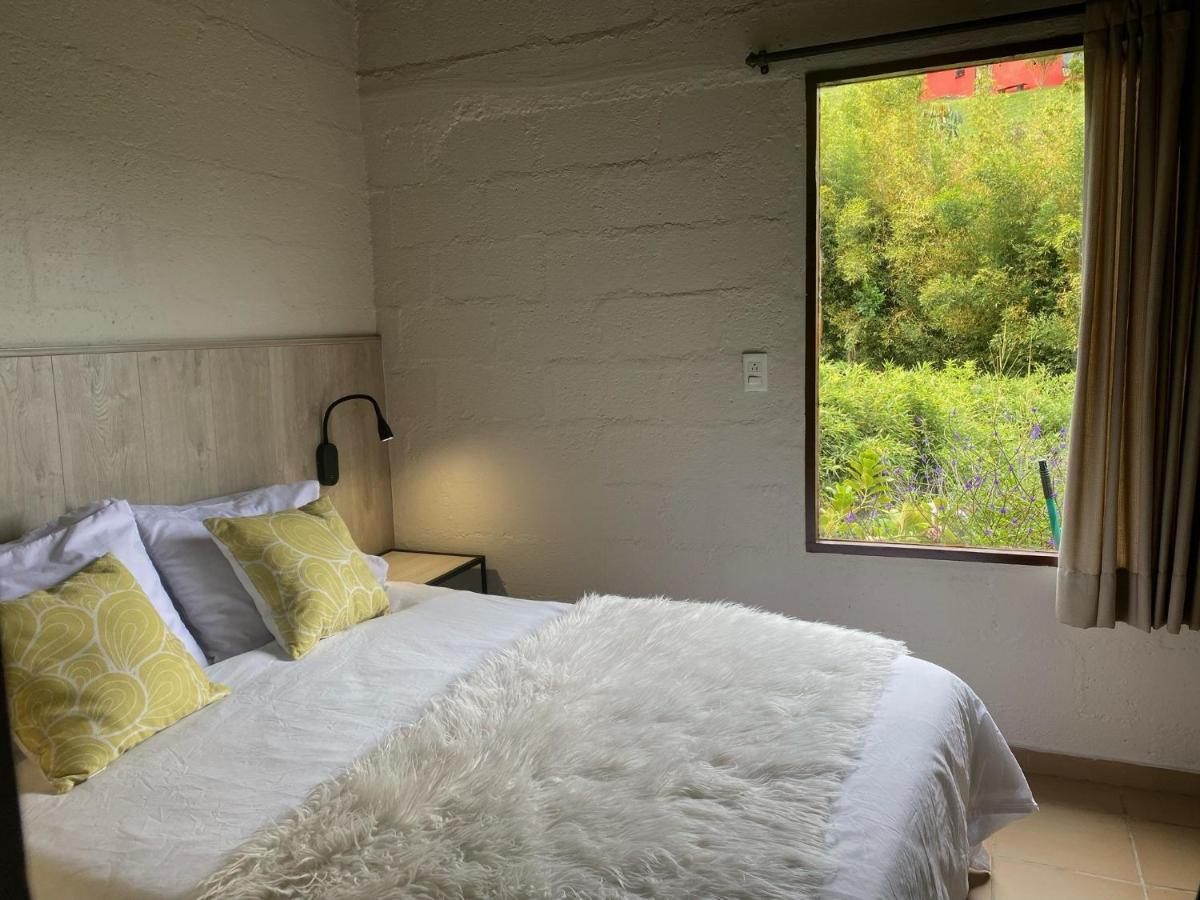 Ecolodge Bahia Del Penon Guatapé Екстериор снимка