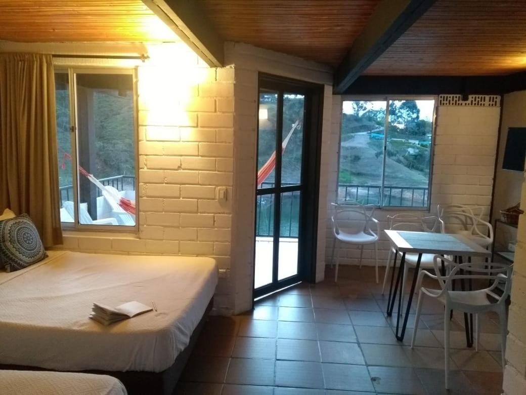 Ecolodge Bahia Del Penon Guatapé Екстериор снимка