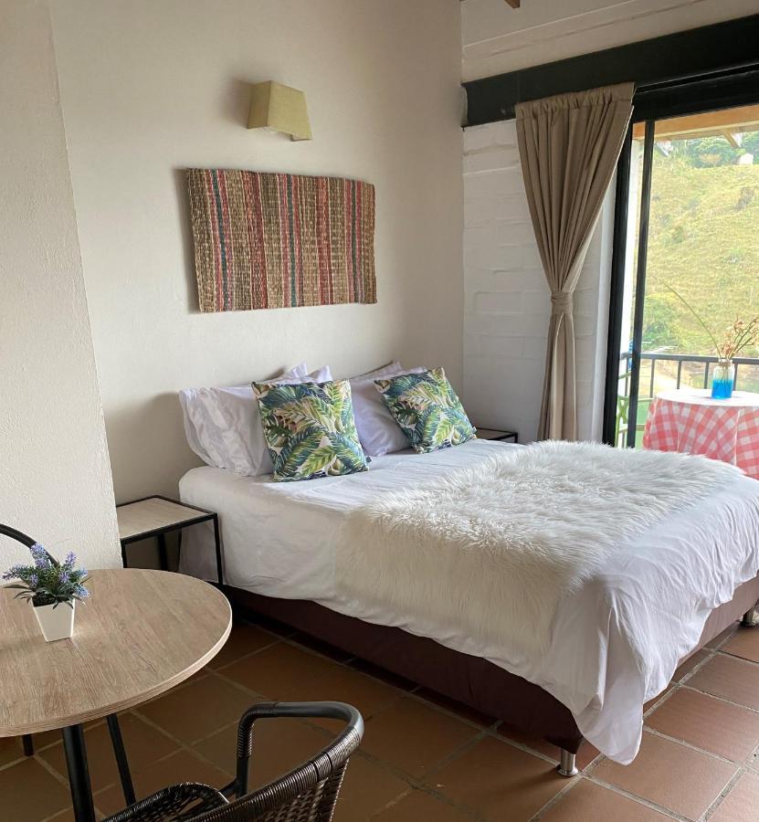 Ecolodge Bahia Del Penon Guatapé Екстериор снимка