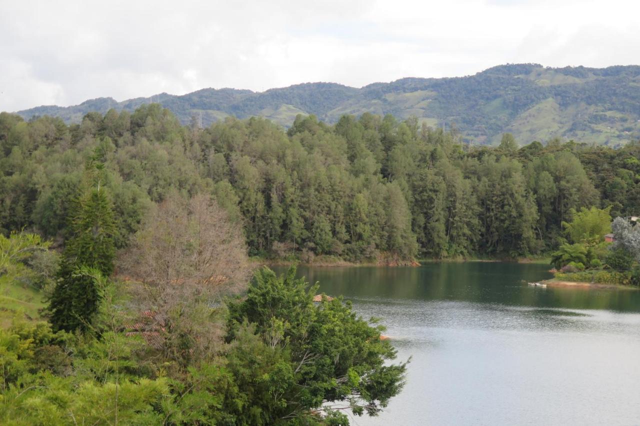 Ecolodge Bahia Del Penon Guatapé Екстериор снимка