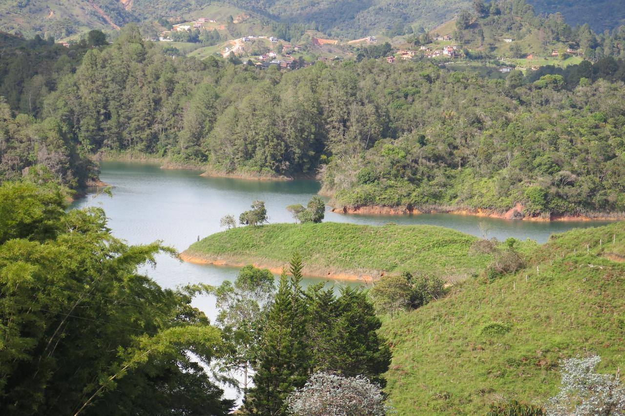 Ecolodge Bahia Del Penon Guatapé Екстериор снимка