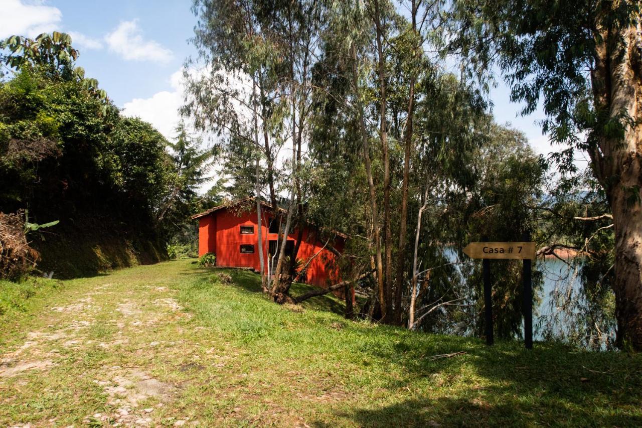 Ecolodge Bahia Del Penon Guatapé Екстериор снимка